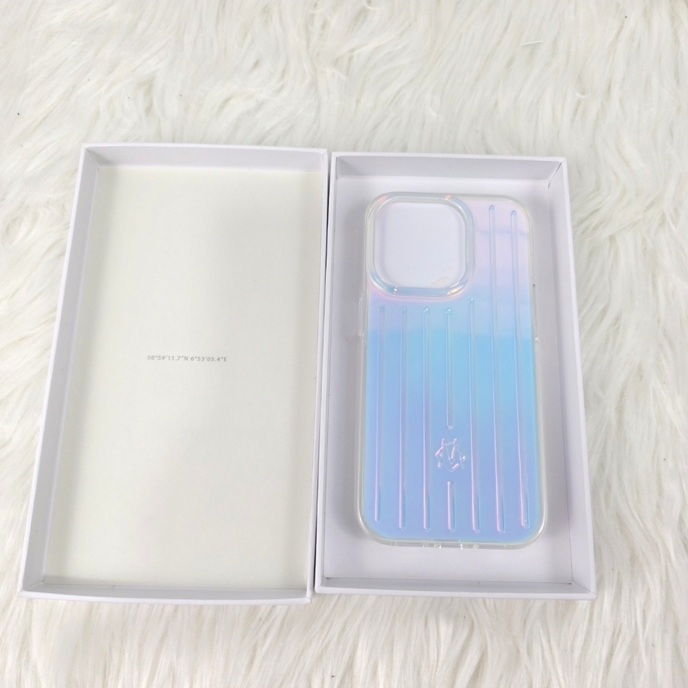 RIMOWA Sleek White Packaging